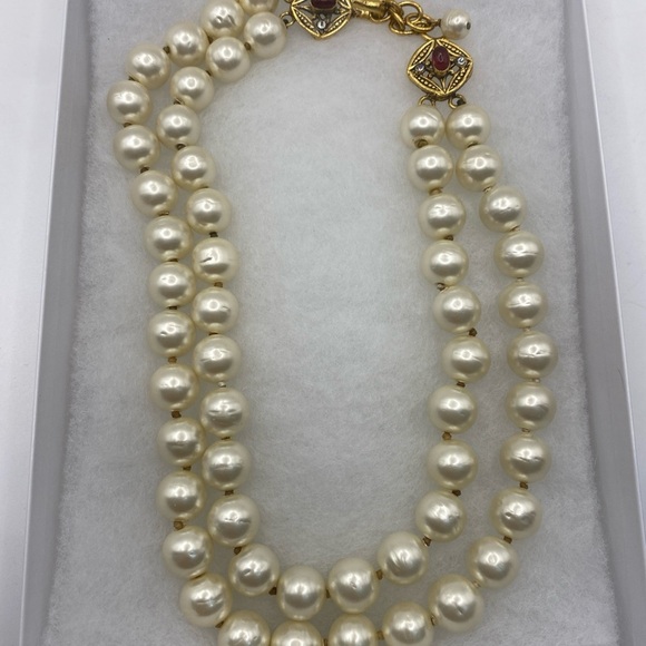 Vintage Chanel Two Strand Pearl 12mm Necklace W/Gripoix Clap - Picture 12 of 14